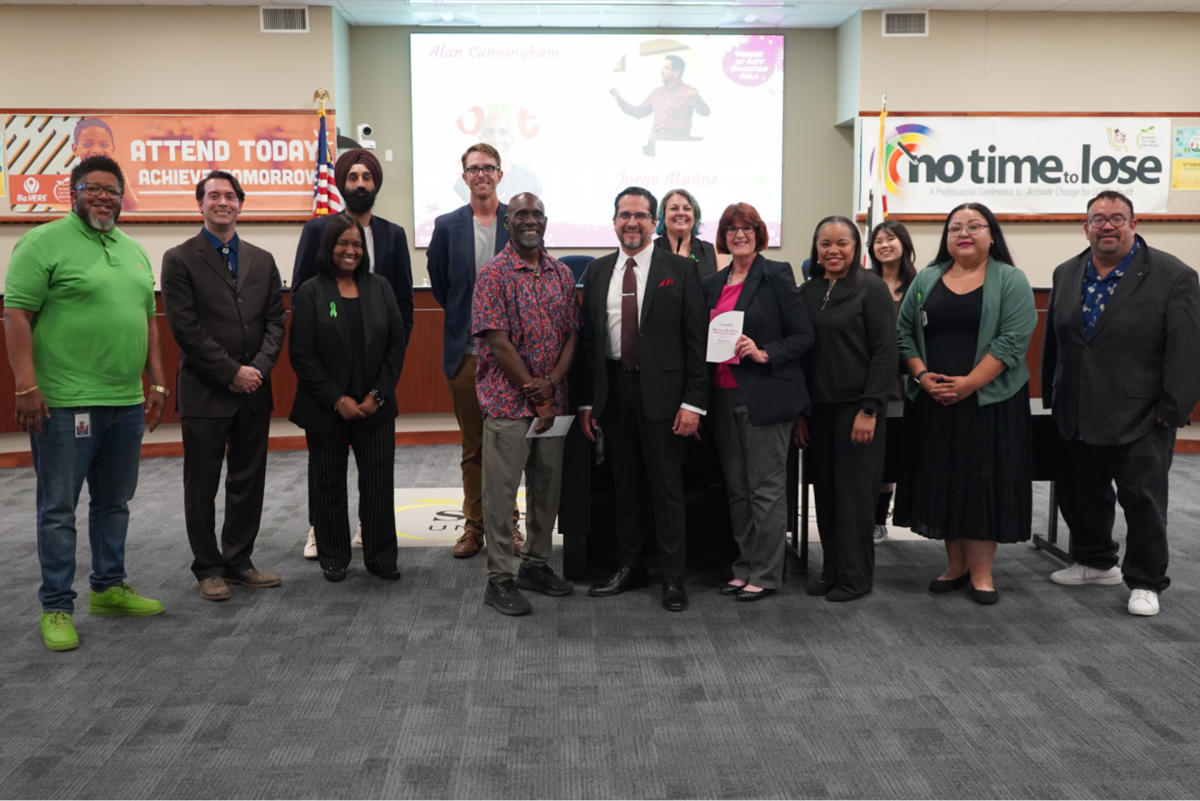 Sacramento Friends of the Arts presents Heroes of the Arts Award to SCUSD educators Alan Cunningham and Jorge Muñoz.