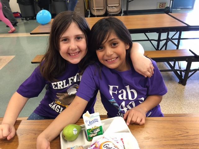 Hollywood Park students celebrate "No One Eats Alone Day"r